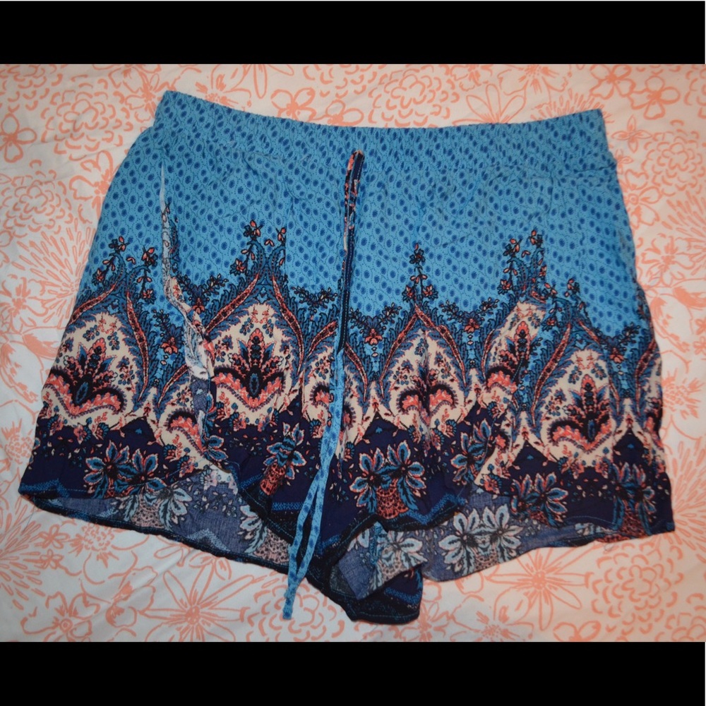 Hollister Patterned Flowy Shorts